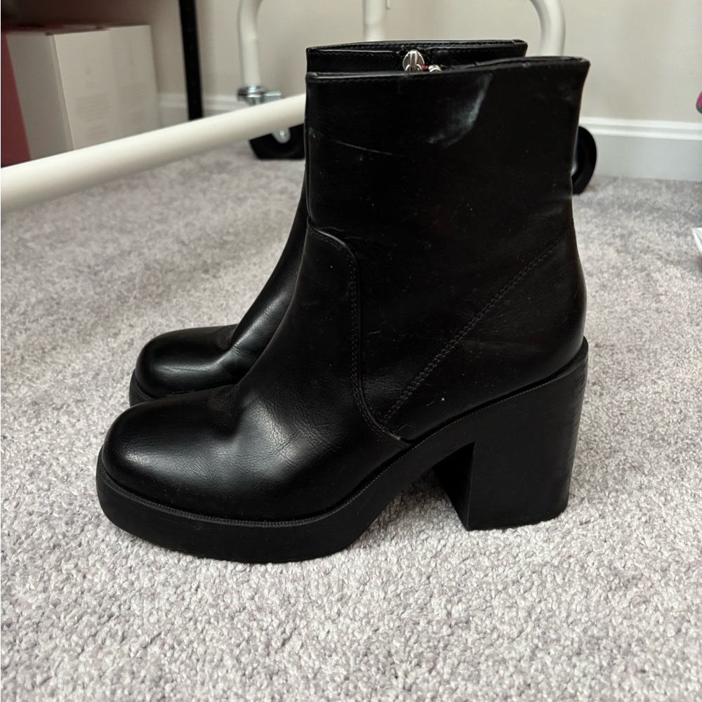 DIRTY LAUNDRY BLACK LEATHER BOOTIES - Picture 3 of 6